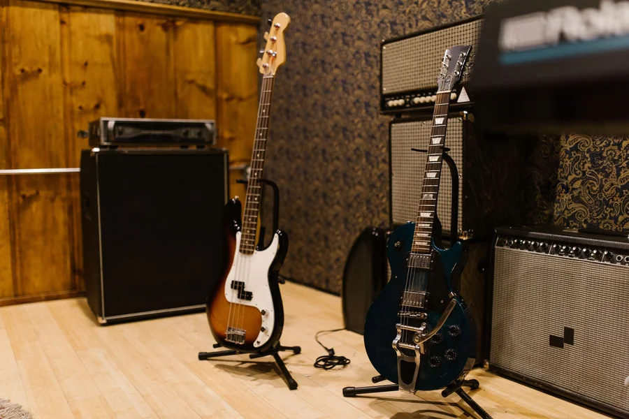 Peavey T-40 bass guitar amplifier setup