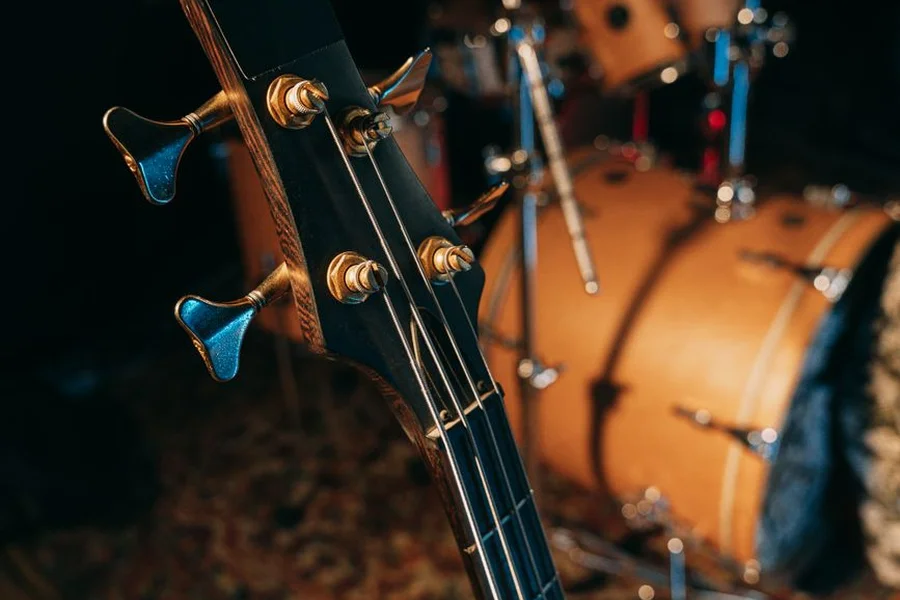 Peavey T-40 Bass Guitar: History, Specs, Weight & Tone Guide
